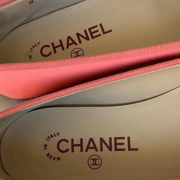CHANEL Coral and Gold Ballet Flats - Picture 4 of 6
